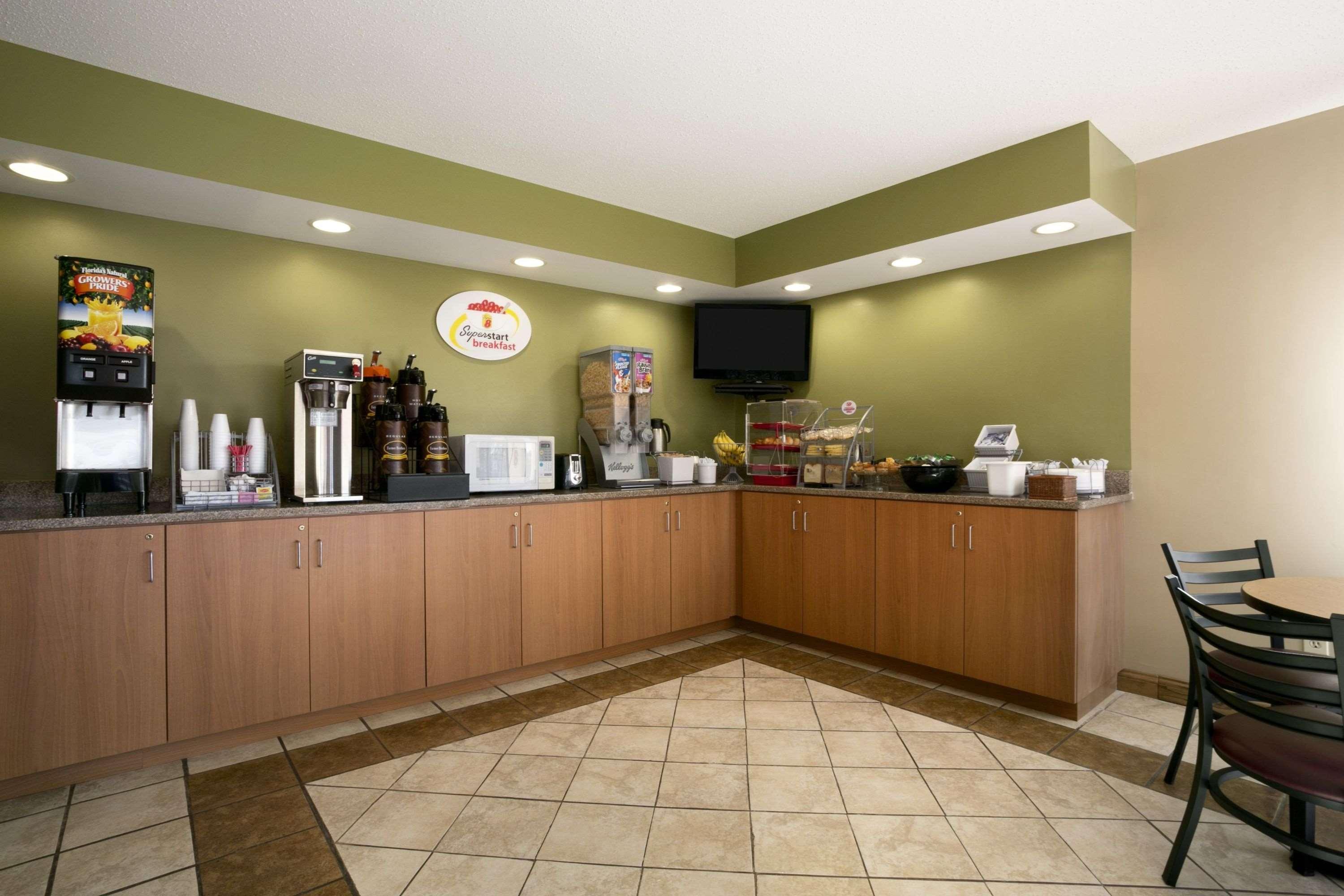 Super 8 By Wyndham Columbia City מראה חיצוני תמונה